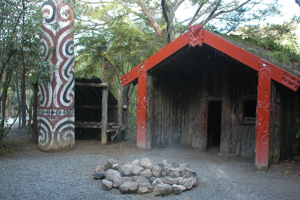 41 - Nueva Zelanda - Rotorua, Te Puia, casa maori